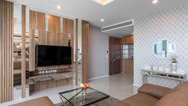 3 Bedroom Condo for sale in Wat Phraya Krai, Bangkok