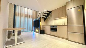 1 Bedroom Condo for sale in Silom, Bangkok near BTS Surasak