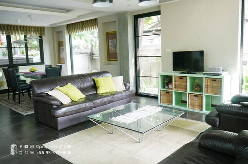 3 Bedroom House for rent in Phra Khanong, Bangkok near BTS Thong Lo