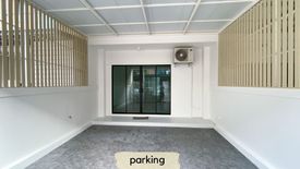 3 Bedroom Townhouse for sale in Khlong Kum, Bangkok