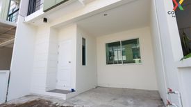 3 Bedroom Townhouse for sale in Nirvana Cover On-nut, Prawet, Bangkok near Airport Rail Link Ban Thap Chang