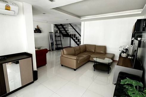 3 Bedroom House for rent in Khlong Tan Nuea, Bangkok