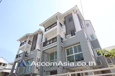 3 Bedroom Townhouse for Sale or Rent in Phra Khanong, Bangkok near BTS Ekkamai