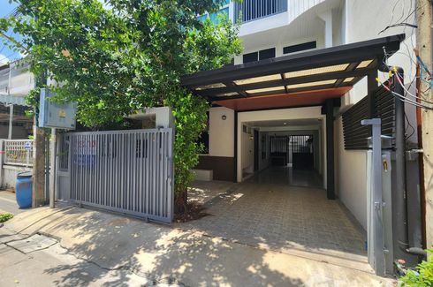 3 Bedroom Townhouse for sale in Chantra Niwet Village, Yan Nawa, Bangkok