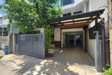 3 Bedroom Townhouse for sale in Chantra Niwet Village, Yan Nawa, Bangkok