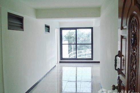 2 Bedroom Condo for sale in Baan Ratchada Condo, Sam Sen Nok, Bangkok