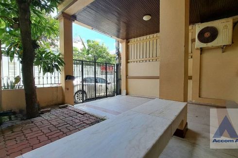 4 Bedroom Townhouse for rent in Phra Khanong, Bangkok near BTS Phra Khanong