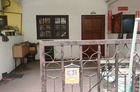 4 Bedroom Townhouse for sale in Tha Raeng, Bangkok