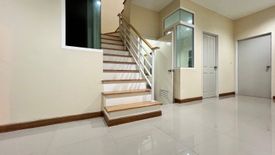 3 Bedroom Townhouse for sale in Tha Raeng, Bangkok