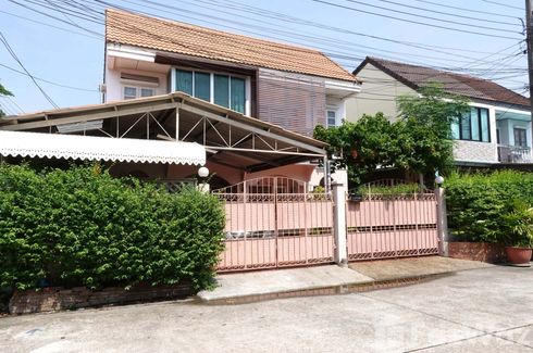 3 Bedroom House for sale in Sala Thammasop, Bangkok