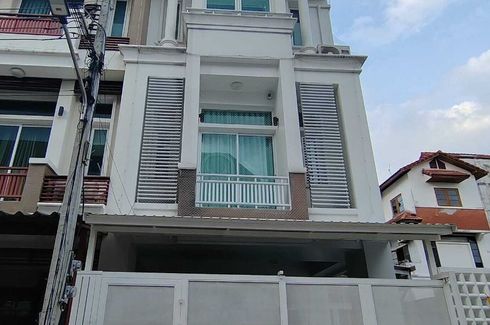 3 Bedroom Townhouse for sale in Tha Raeng, Bangkok near MRT Maiyalap