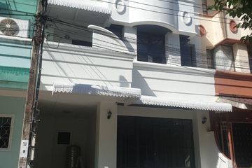 3 Bedroom Townhouse for sale in Tha Kham, Bangkok