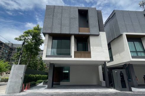 4 Bedroom House for sale in Sam Sen Nai, Bangkok