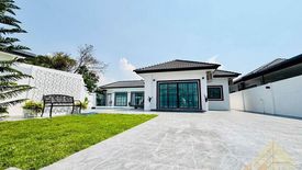 4 Bedroom House for sale in Rattanakorn Village 18, Na Kluea, Chonburi