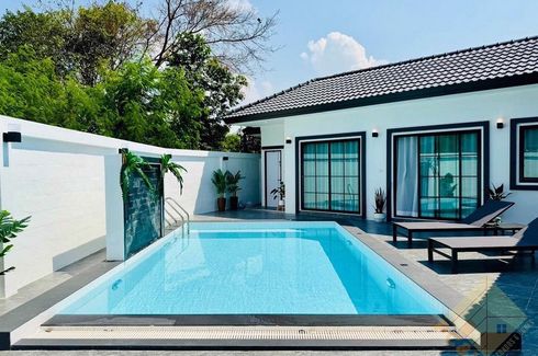 4 Bedroom House for sale in Rattanakorn Village 18, Na Kluea, Chonburi