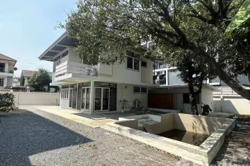 4 Bedroom House for rent in Bang Chak, Bangkok near BTS Punnawithi