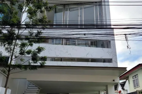 4 Bedroom Townhouse for sale in Chan Kasem, Bangkok