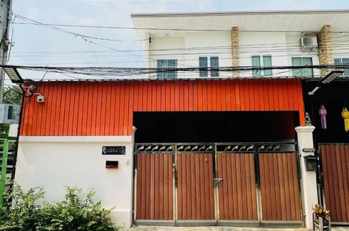 3 Bedroom Townhouse for rent in Chorakhe Bua, Bangkok