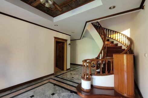 5 Bedroom House for rent in Khlong Tan Nuea, Bangkok