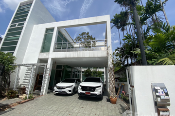 3 Bedroom House for sale in Bang Chak, Bangkok near BTS Punnawithi