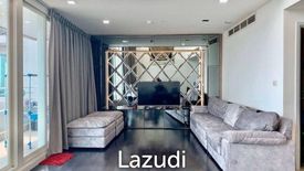 3 Bedroom Condo for sale in Bang Lamphu Lang, Bangkok