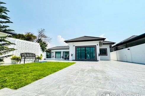 4 Bedroom House for sale in Na Kluea, Chonburi