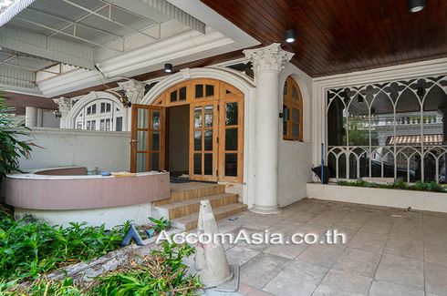 5 Bedroom House for rent in Phra Khanong, Bangkok near BTS Ekkamai