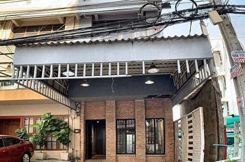 3 Bedroom House for sale in Sam Sen Nok, Bangkok near MRT Sutthisan