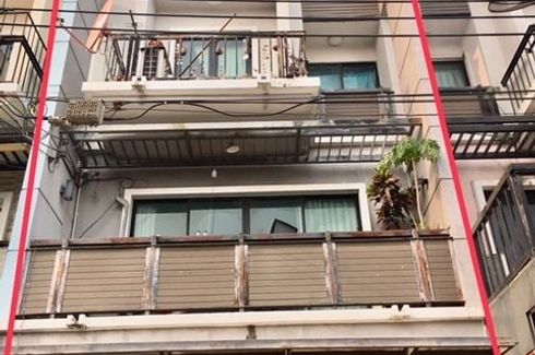 4 Bedroom Townhouse for sale in Lat Phrao, Bangkok