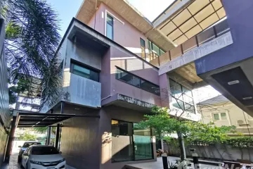 3 Bedroom House for sale in Khlong Chan, Bangkok