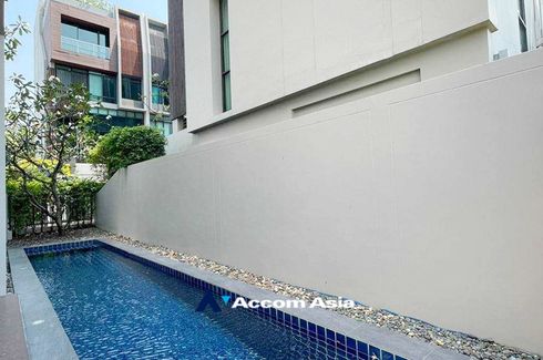 3 Bedroom Townhouse for sale in Phra Khanong, Bangkok near BTS Ekkamai