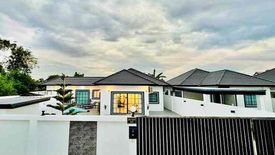 4 Bedroom Villa for sale in Rattanakorn Village 18, Na Kluea, Chonburi