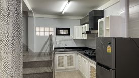 5 Bedroom Townhouse for sale in Huai Khwang, Bangkok near MRT Huai Khwang