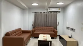 5 Bedroom Townhouse for sale in Huai Khwang, Bangkok near MRT Huai Khwang