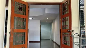 4 Bedroom Townhouse for rent in Lat Yao, Bangkok