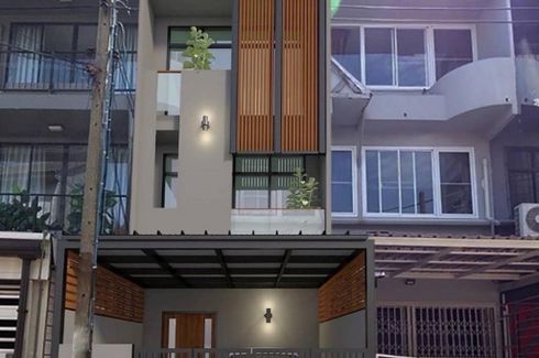 3 Bedroom Townhouse for sale in Phra Khanong, Bangkok near BTS Ekkamai