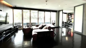 3 Bedroom Condo for sale in Bang Lamphu Lang, Bangkok