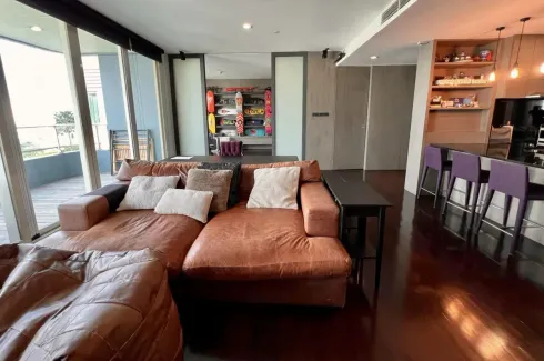 3 Bedroom Condo for sale in Bang Lamphu Lang, Bangkok