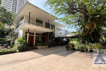 3 Bedroom House for rent in Phra Khanong, Bangkok near BTS Ekkamai