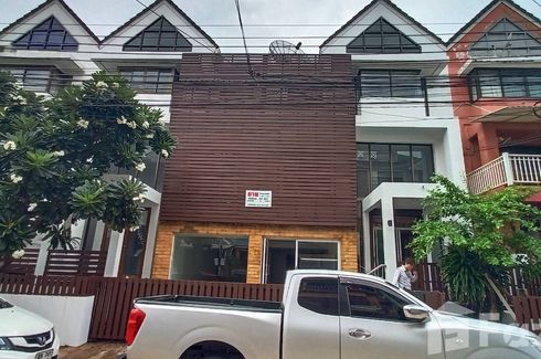 4 Bedroom Townhouse for sale in Phlapphla, Bangkok