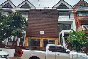 4 Bedroom Townhouse for sale in Phlapphla, Bangkok