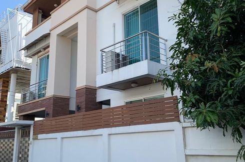 4 Bedroom House for sale in Din Daeng, Bangkok near MRT Thailand Cultural Centre