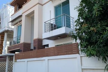 4 Bedroom House for sale in Din Daeng, Bangkok near MRT Thailand Cultural Centre