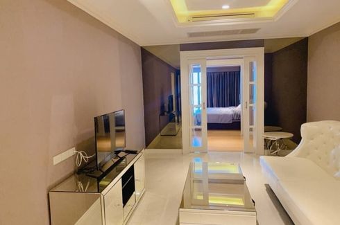 1 Bedroom Condo for rent in Nusa State Tower Condominium, Silom, Bangkok near BTS Surasak