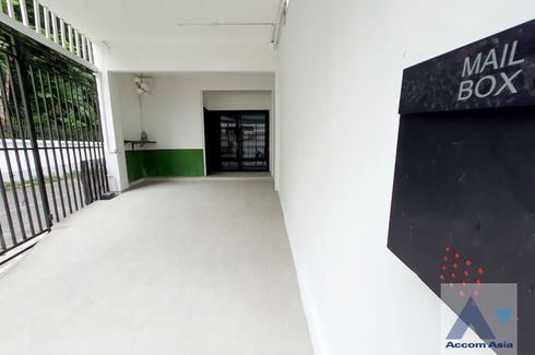 4 Bedroom Townhouse for Sale or Rent in Phra Khanong Nuea, Bangkok