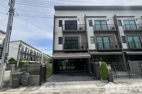 3 Bedroom Townhouse for sale in Baan Klang Muang Srinakarin-Onnut, Prawet, Bangkok
