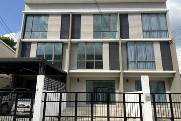 3 Bedroom Townhouse for sale in Patio Ladkrabang-Moterway, Thap Yao, Bangkok