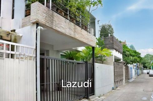 3 Bedroom House for sale in Khlong Tan Nuea, Bangkok