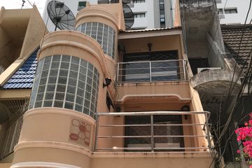 4 Bedroom Townhouse for sale in Khlong Toei, Bangkok near BTS Nana