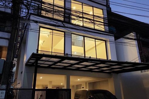 5 Bedroom House for rent in Khlong Tan Nuea, Bangkok